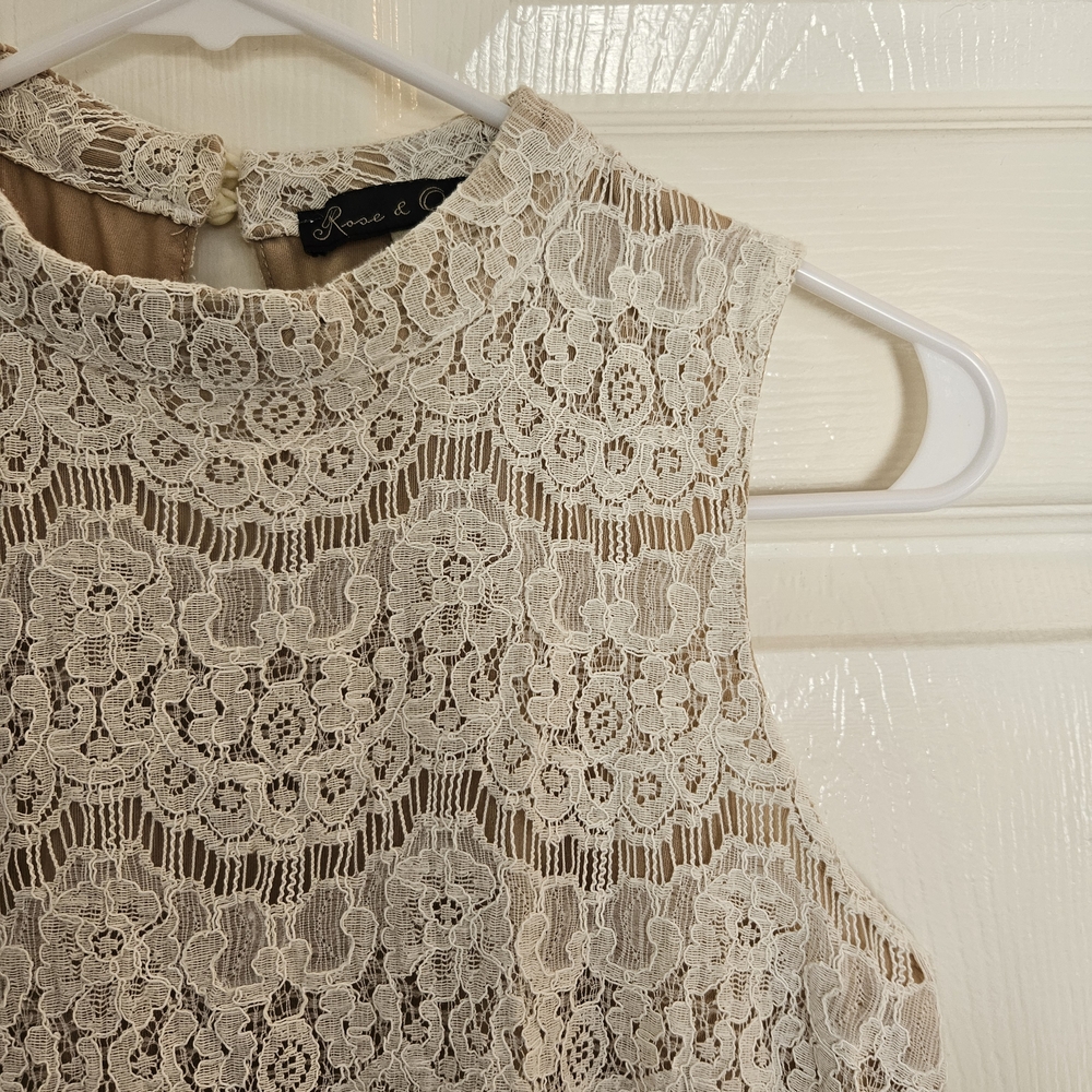 Rose & Olive Sleeveless Lace Beige And Cream White Top Womens Size S